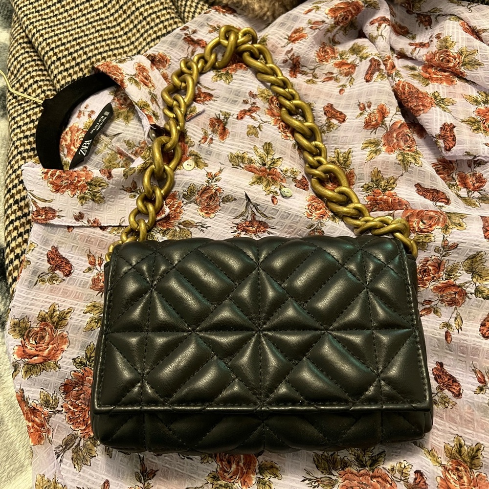 Zara quilted chain strap shoulder bag.